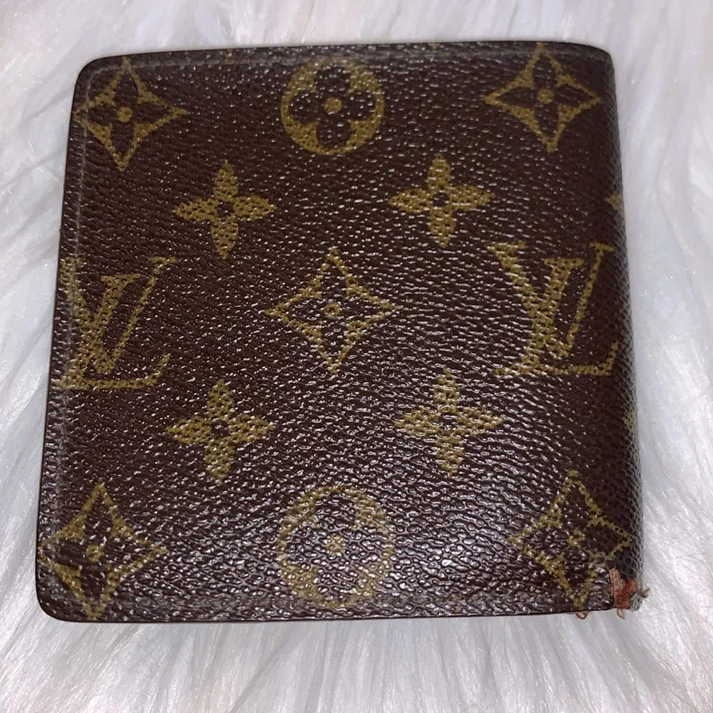 LV Authentic Men’s Bi- fold wallet (code#CA0942 (project wallet) - Picture 2 of 12
